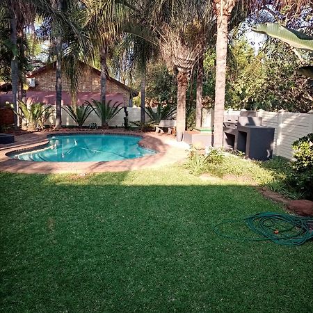 De La Rose Guesthouse Lephalale المظهر الخارجي الصورة